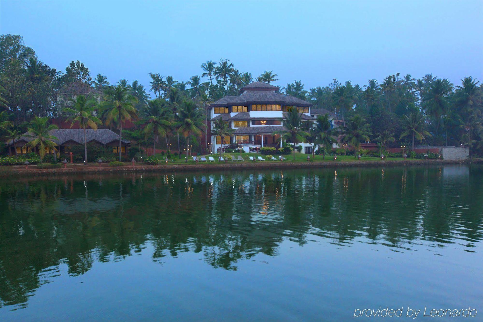 Fragrant Nature Backwater Resort & Ayurveda Spa Kollam Eksteriør bilde